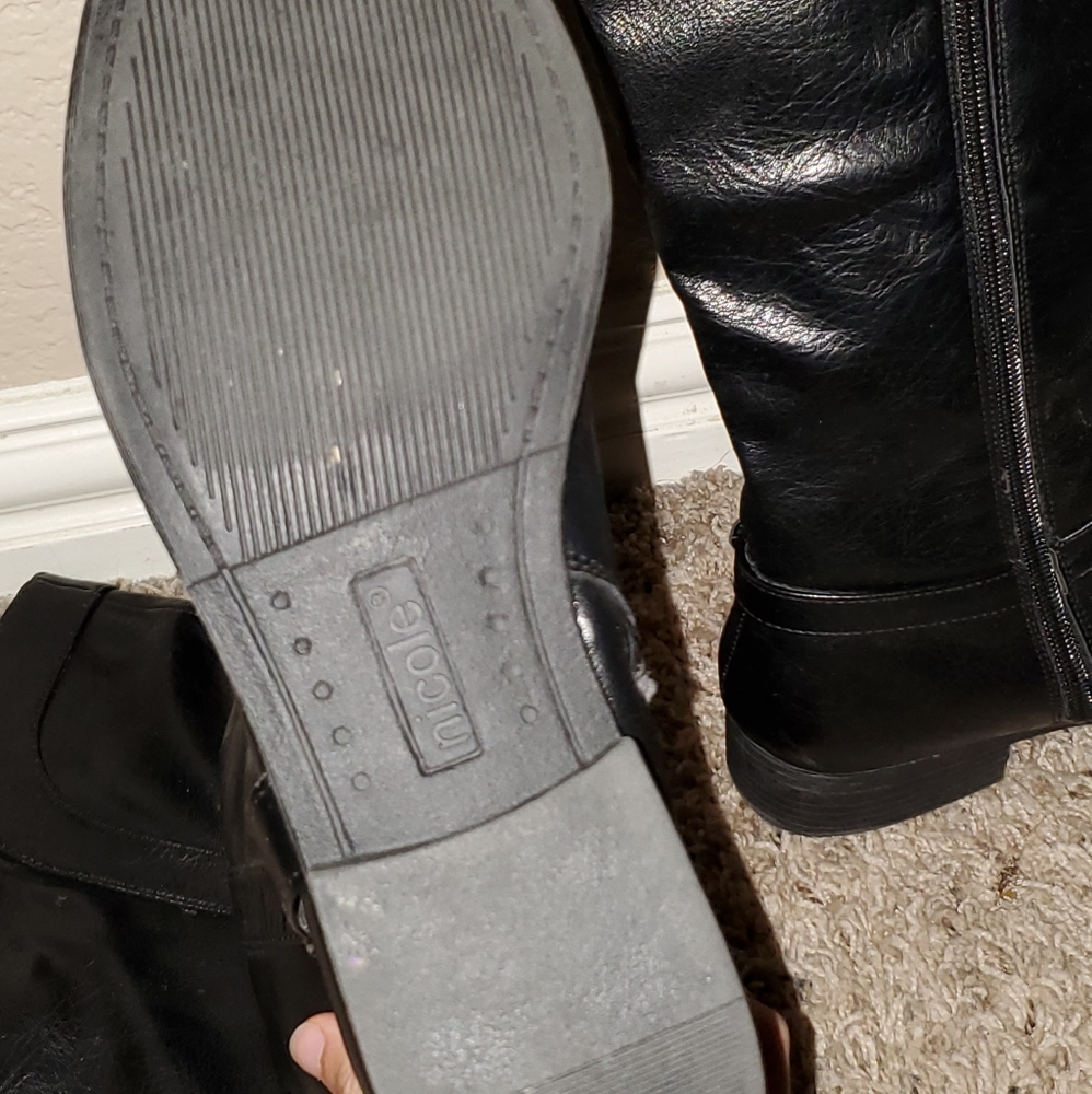 Black Boots - Picture 3 of 4